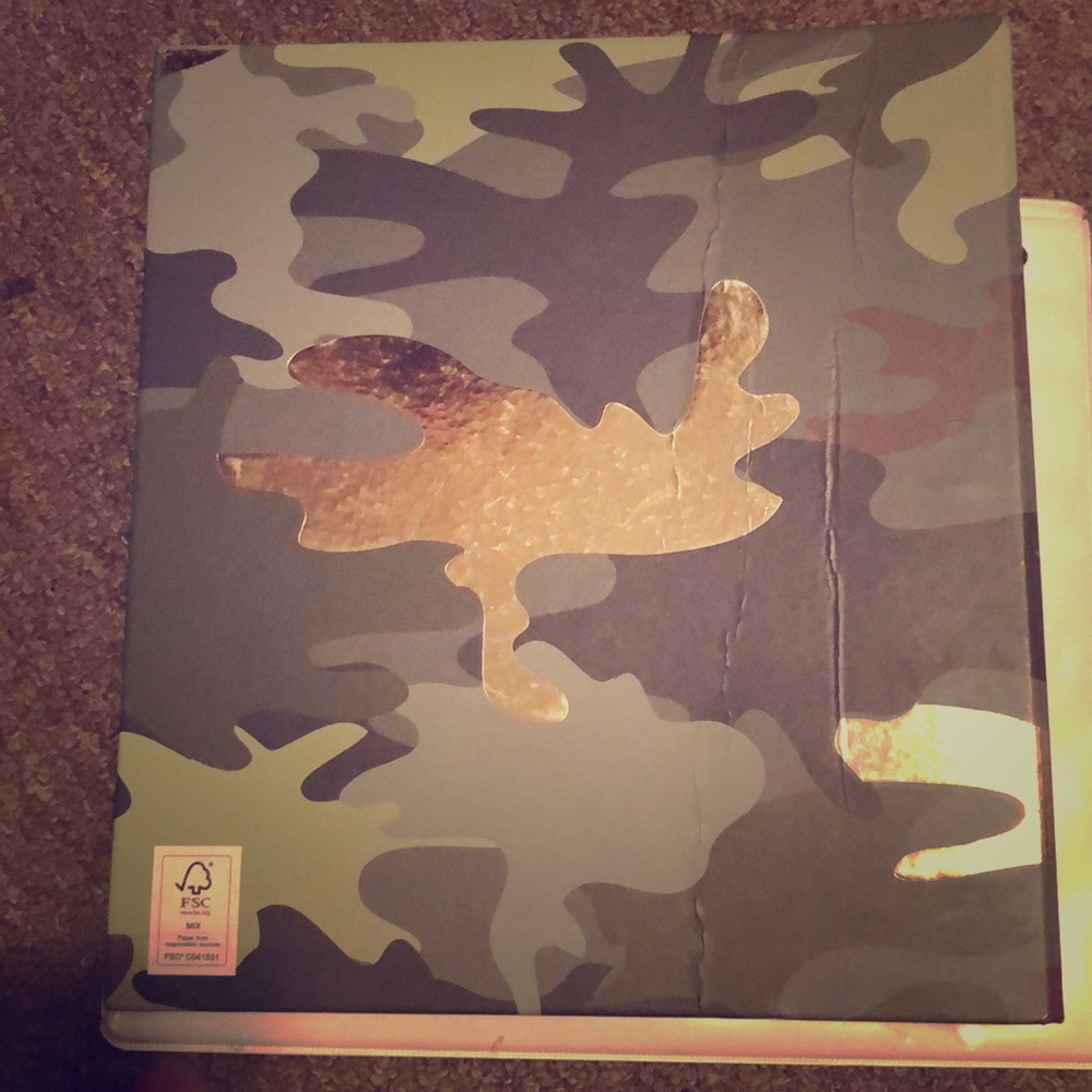 Green camouflage binder
